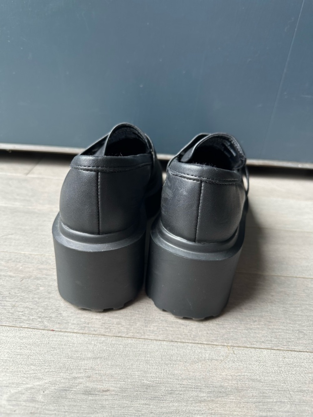 Women’s Black Wild Fable Faux Leather Platform Loafers Flats Lightly Used Size 6 - Picture 3 of 6